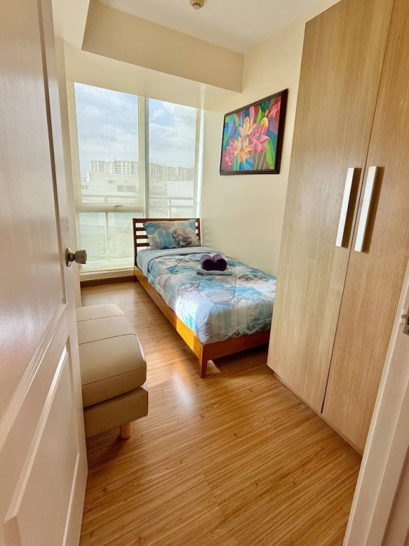 Azure Urban Resort 1br-2br St Tropez