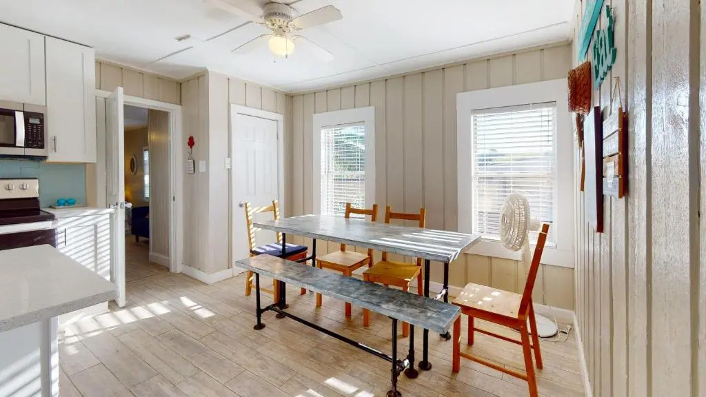 GU501 Unique Beach Home with Large Fenced in Yard, Screened in Porch, Close to Restaurants & Shops