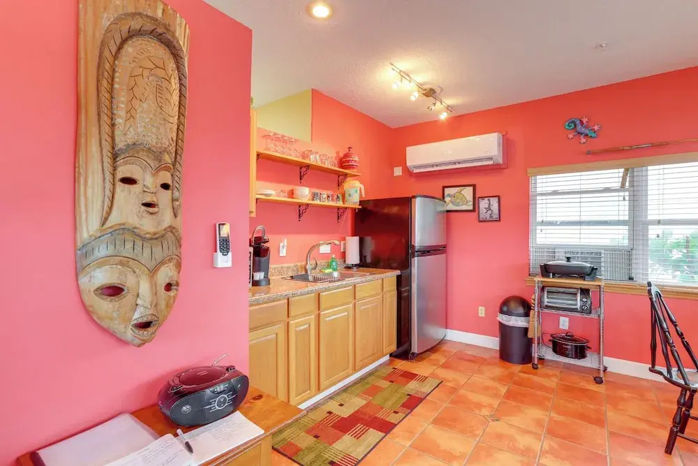 Vibrant Condo - Walk to Indian Rocks Beach!