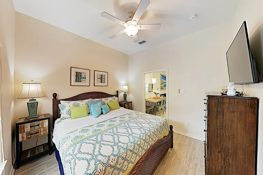 New Listing! Sandy Feet W/ Hot Tubs 8 Bedroom Townhouse