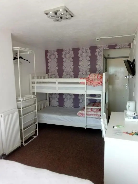 Arnies Hotel