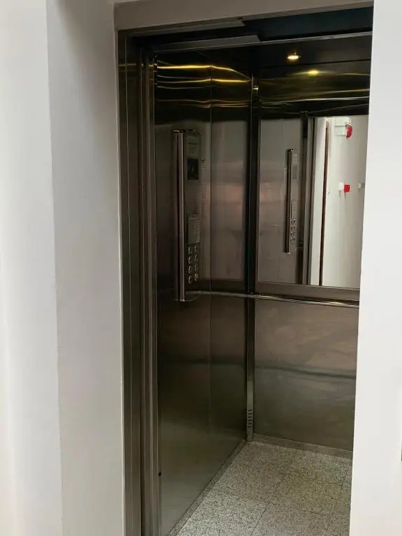 CENTRU UNIRII LUXURY VIP Apartament 2 camere 70 mp ! Parcare subterana privata incalzita iarna si climatizata vara doar cu rezervare in limita locurilor disponibile ! PROPRIETATE IN REGIM HOTELIEP - NU ARE BUCATARIE !