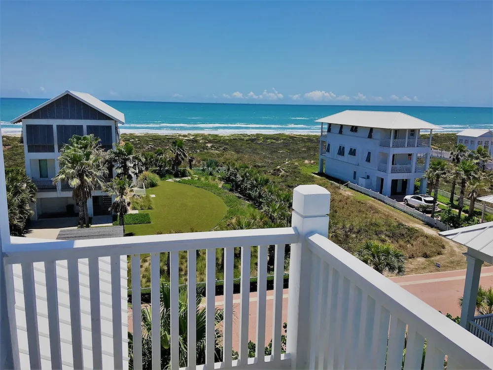 Family Tides Home 3 Bedrooms 4 Bathrooms Home