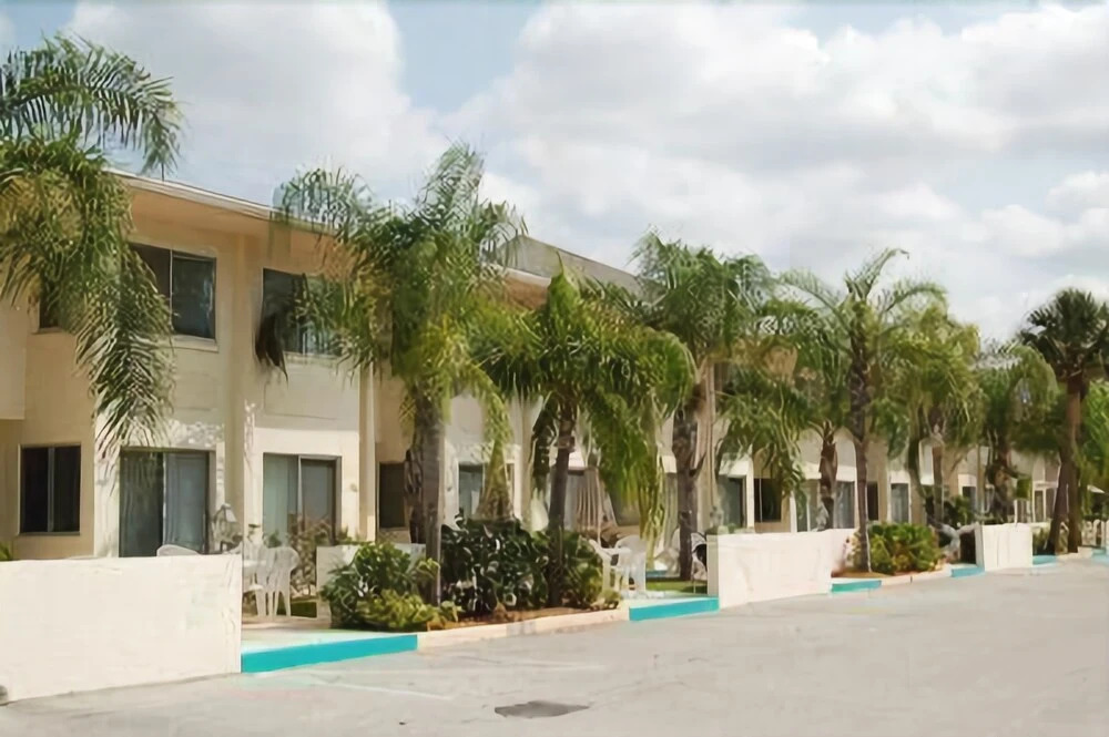 Siesta Beach House #305 2 Bedrooms 3 Bathrooms Townhouse