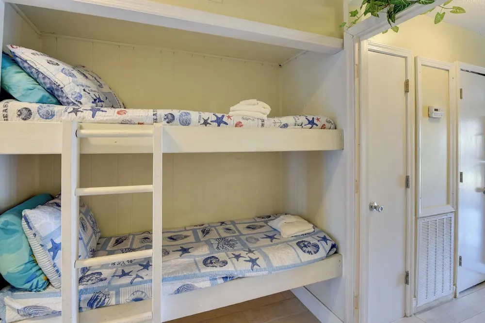 Community Pool & Bikes: Hilton Head Family Condo