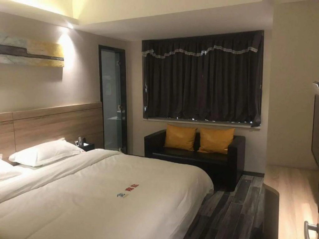 Zhongshan Jiating Apartment (Mingzhu Station Wangyu Road Branch)