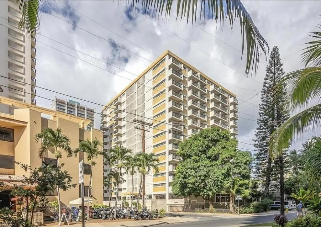 Lovely 2 Beds 2 bath free Parking at Waikiki Beach