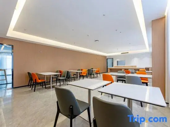 Qingmu Platinum Hotel (Nanjing Moling Subway Station)