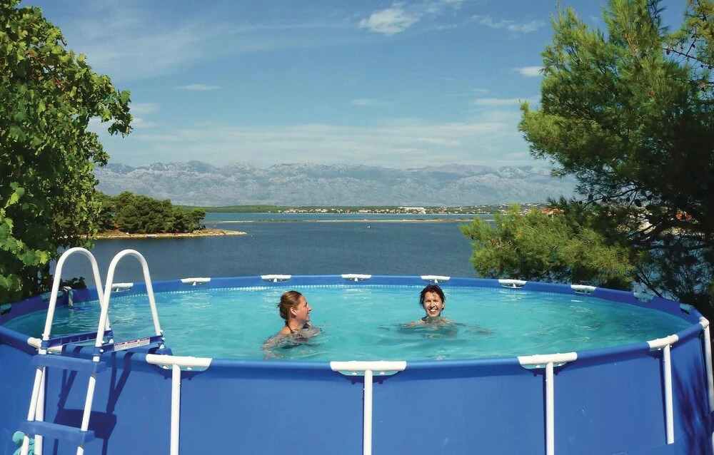 Beautiful Home in Nin With Wifi and 6 Bedrooms