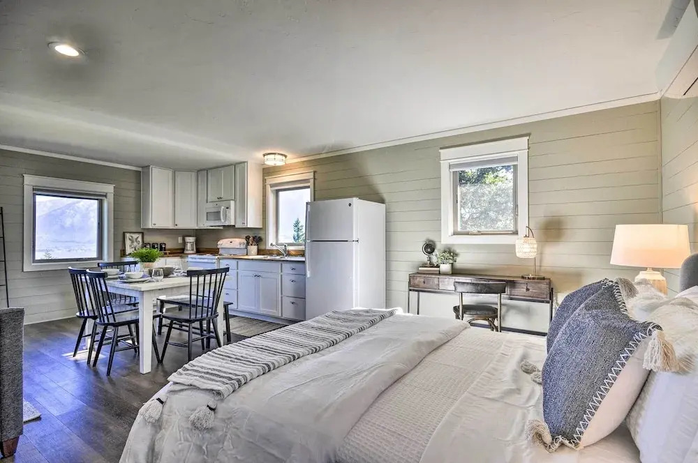 Scenic Studio w/ Loft & View of the Columbia River