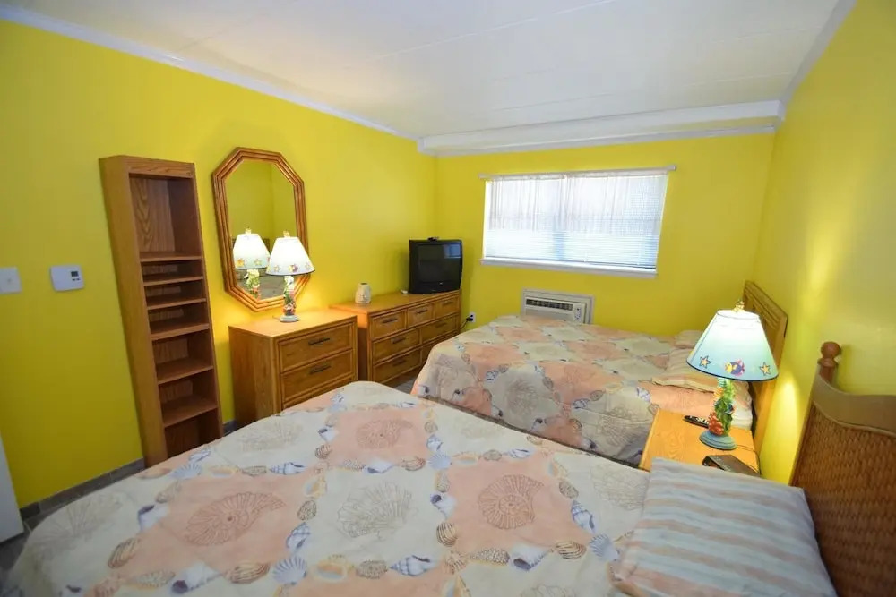 Oceanwalk East 411 1 Br condo by RedAwning