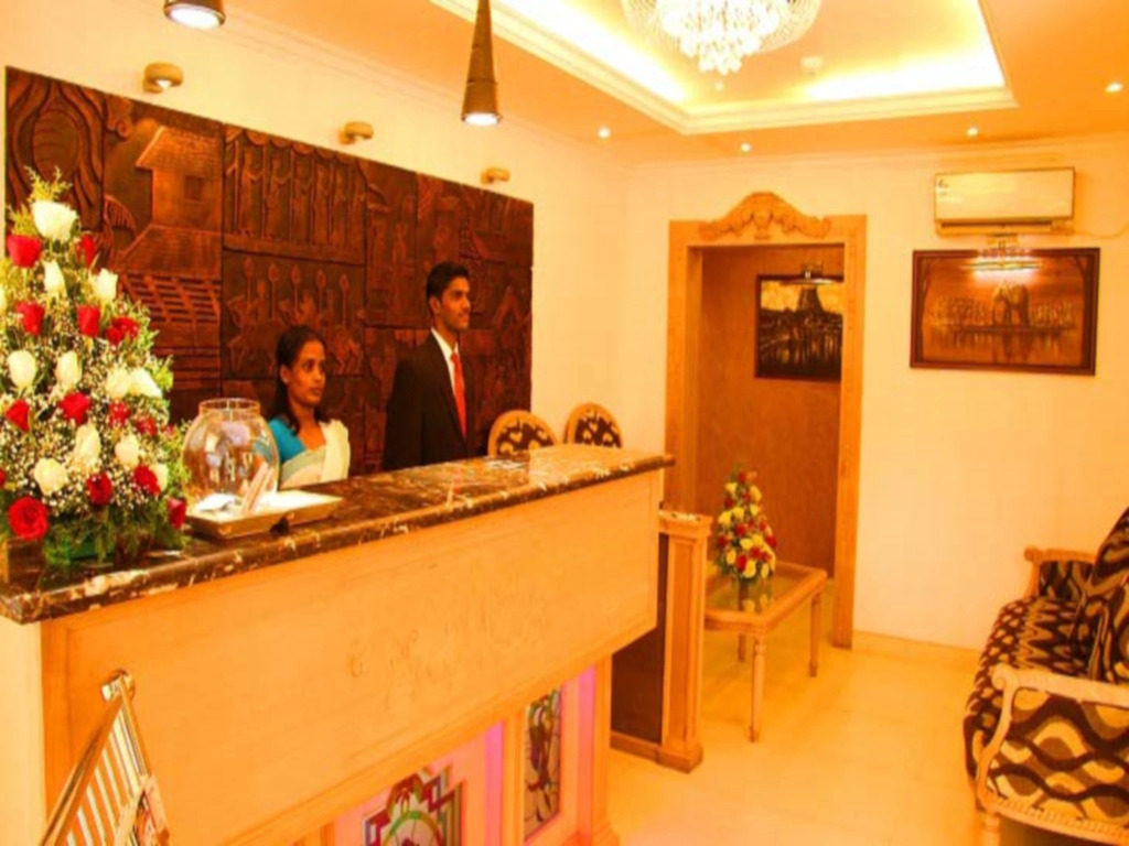 La Promenade Hotel
