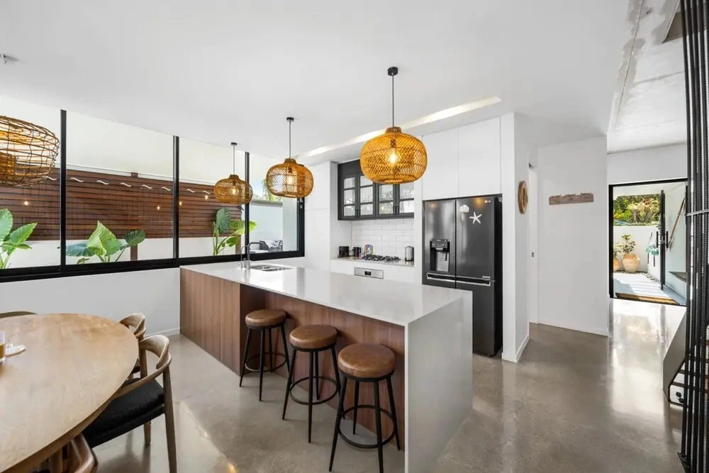 Spacious 3-bedroom Retreat With BBQ and Pool