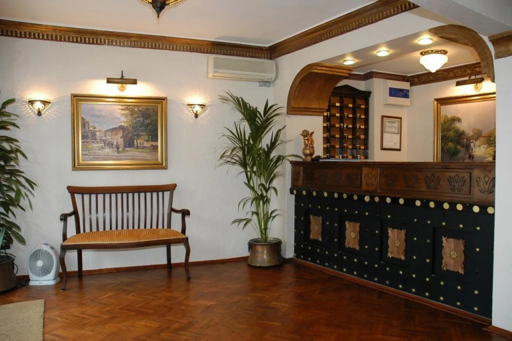 Megara Palace