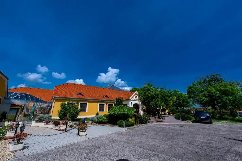 Gastland M0 Hotel & Conference Center