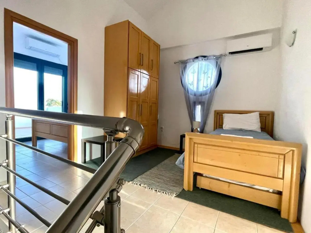 Kellys Beach House 2