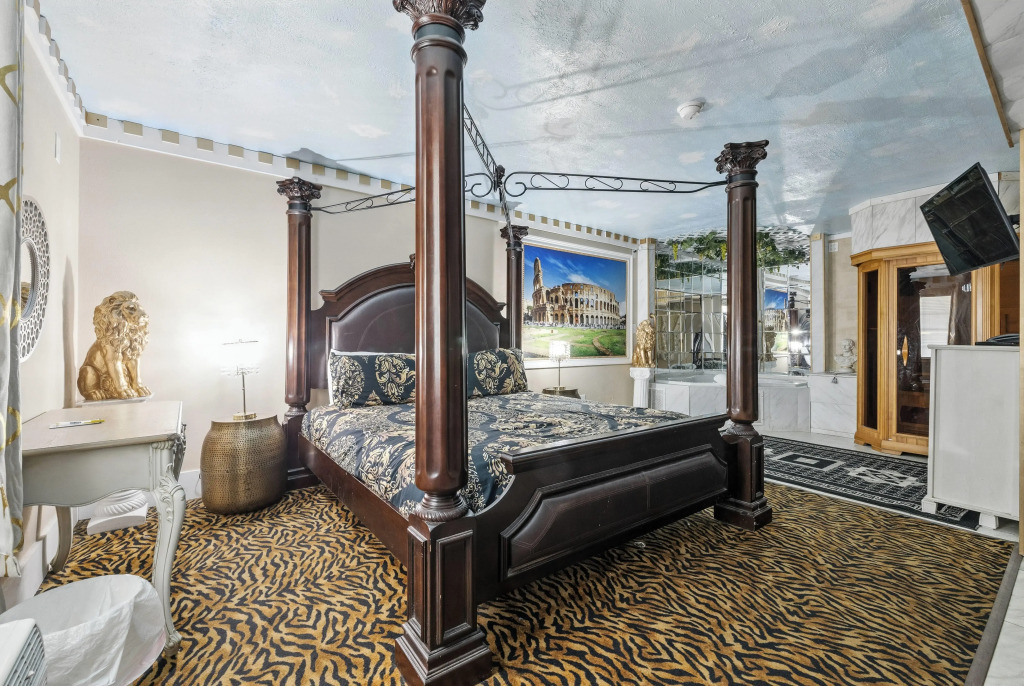 Days Inn & Suites by Wyndham Terre Haute