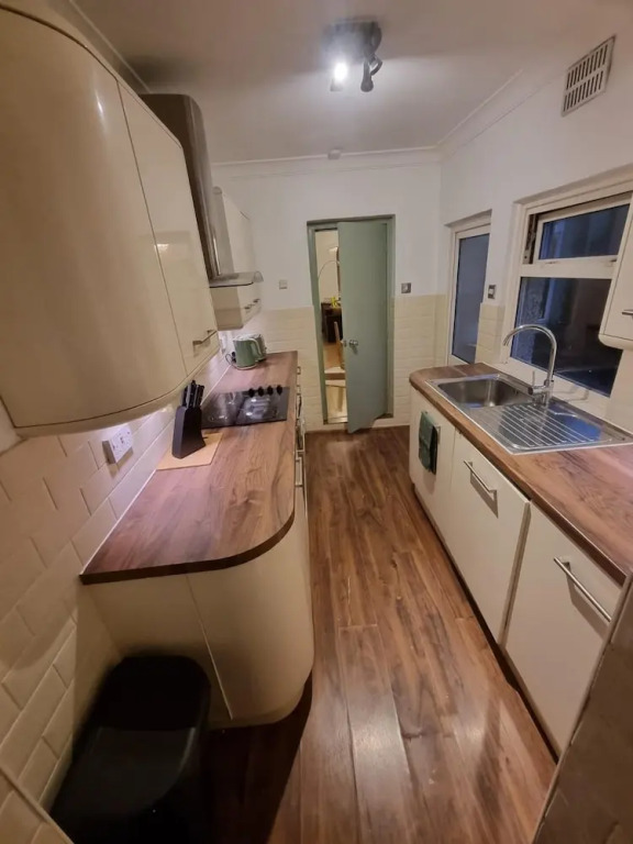 Elegant 4-bed House in Dartford