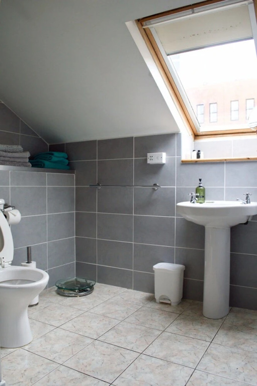 1 Bedroom Apartment With Balcony