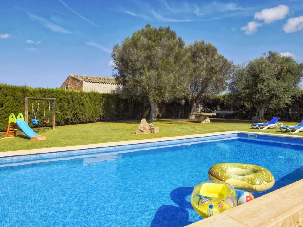Lovely Holiday Home in Vilafranca de Bonany with Pool and large garden