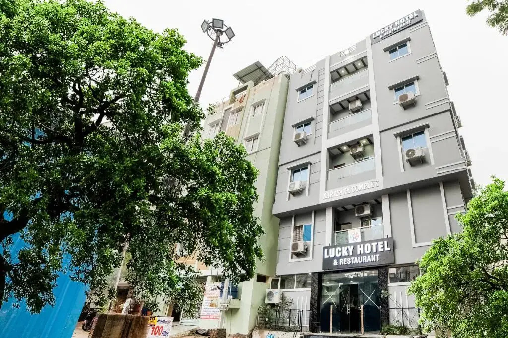 Lucky Hotels by OYO Rooms