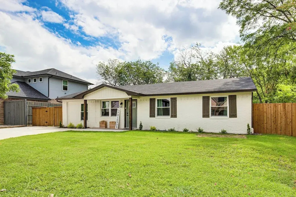 Walk to Lewisville Lake: Dog-friendly Texas Home