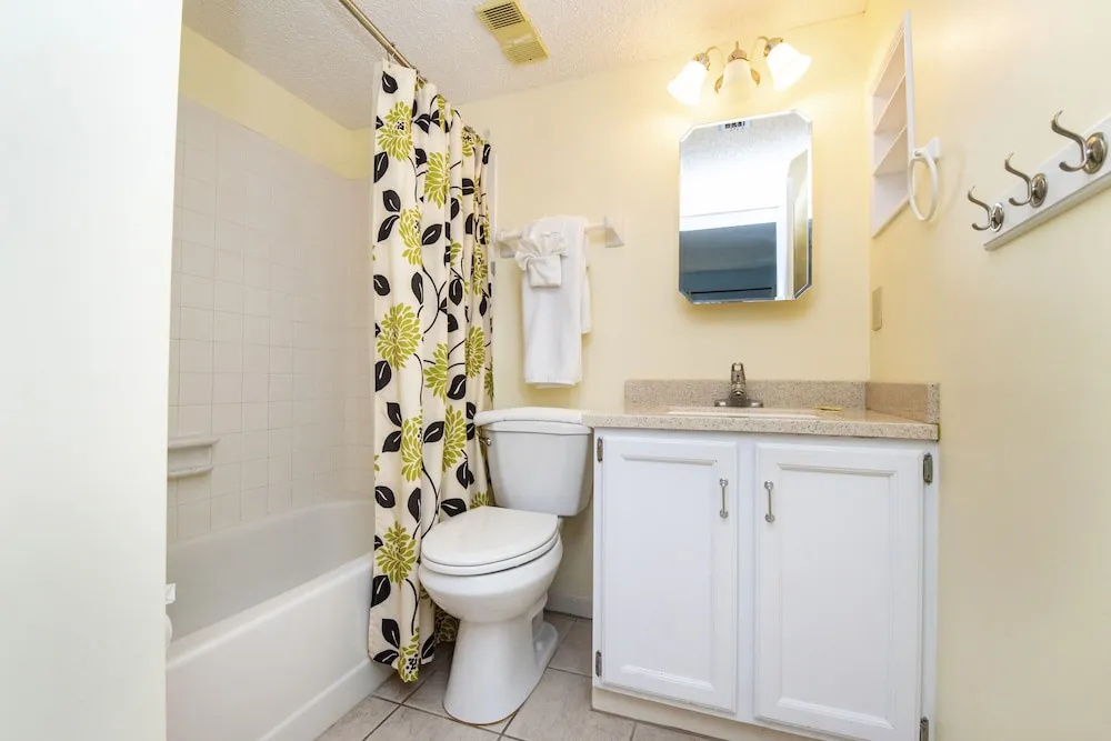 Lovely Oceanside Home W/outdoor Shower/free Wifi/shared Pool/hot Tub/tennis/ac