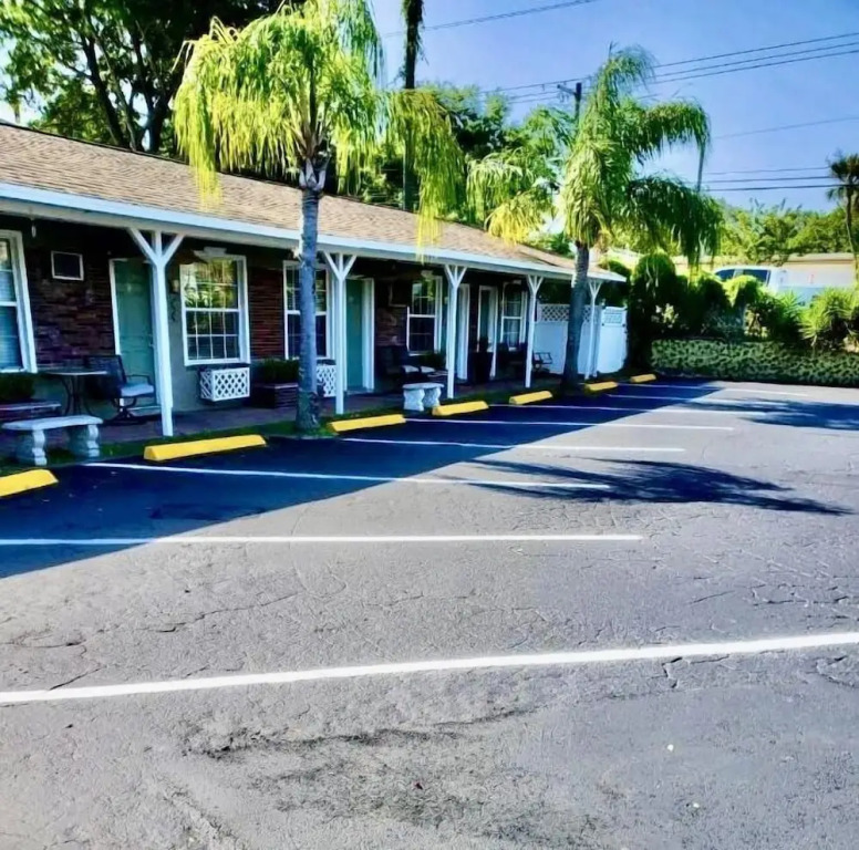 Shamrock Cove Inn