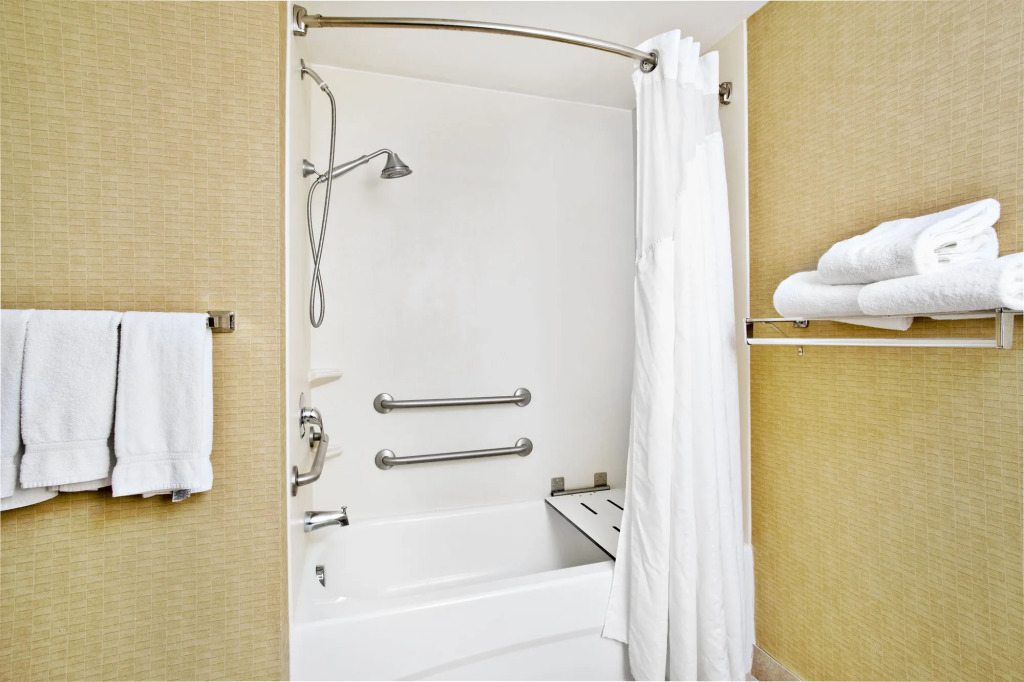 Holiday Inn Express & Suites Bradley Airport by IHG