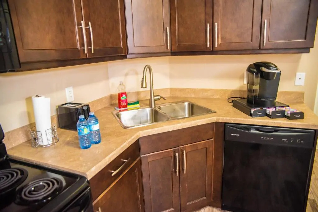 Exquisite And Modern Executive Suite With Parking