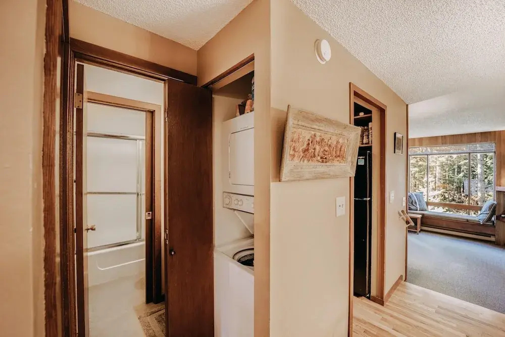 Snowater Condo 41 - A Spacious Condo With Private Sauna Wifi and a Soaker tub