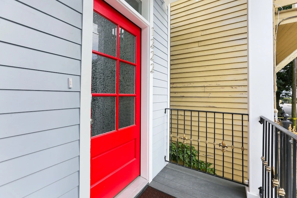 Modern 5 BR Condo - Large Pool - Near Everything