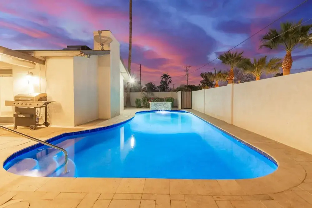 Desert Sands Heated Pool Firepit Old Town Putt Grn