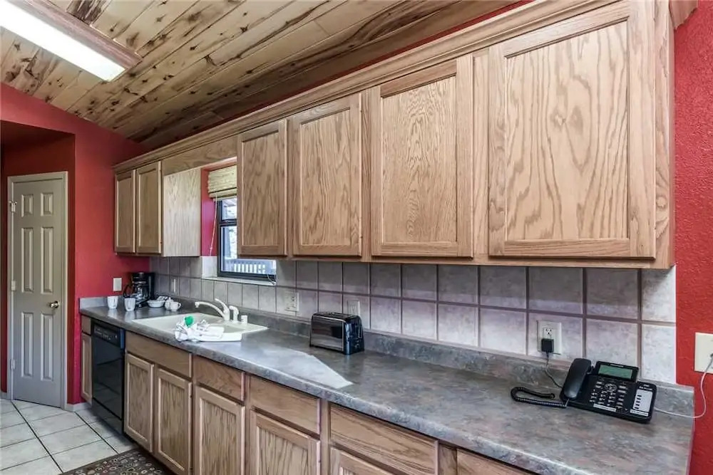 Bear Butte Lodge - Three Bedroom Cabin with Hot Tub