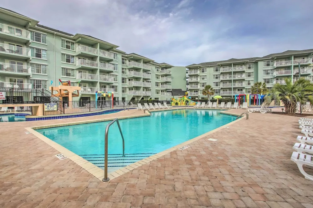 Summerhouse Villas Condo: Private Resort Beach