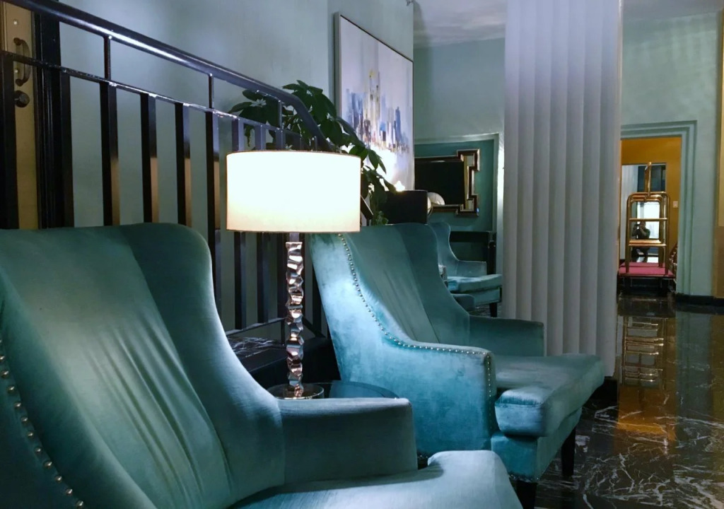 EMBASSY HOTEL