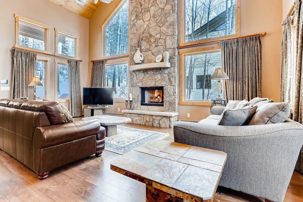 Luxurious All-suite Ski W/ Hot Tub 5 Bedroom Duplex