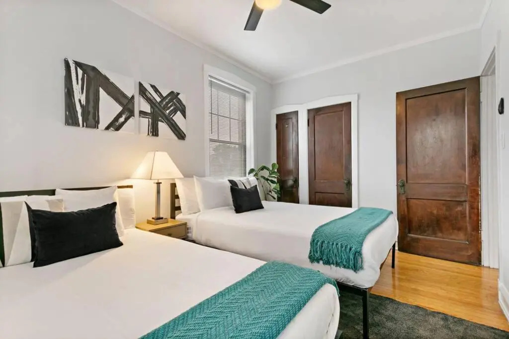 Great Price & Top Location, Comfy 1BR Apt for 4