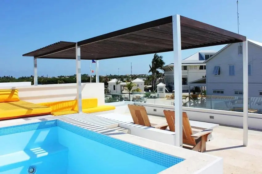 Casa Moderna Fresca 3 bedroom with Rooftop Dipping Pool