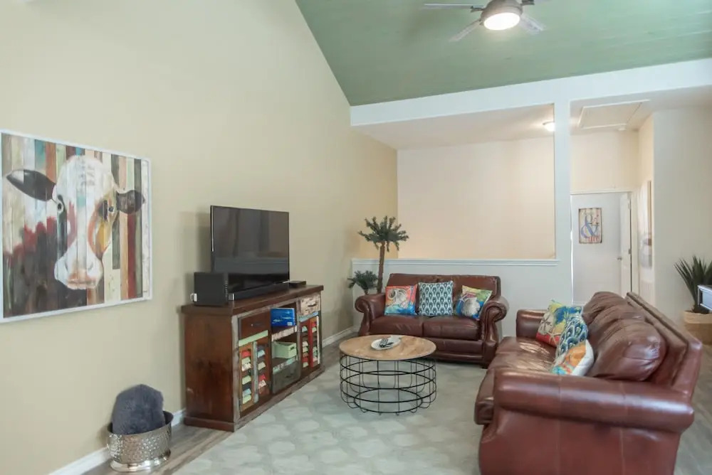 Breezy Beach House 3 Bedrooms 2.5 Bathrooms Condo