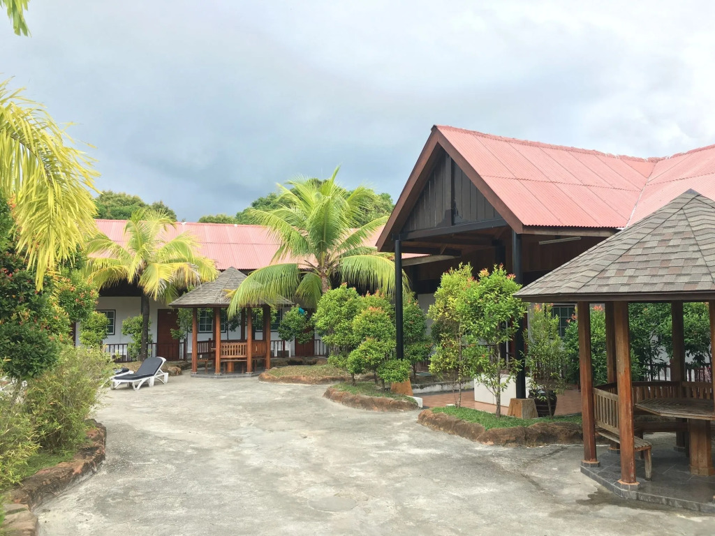 Landcons Hotel & Resort