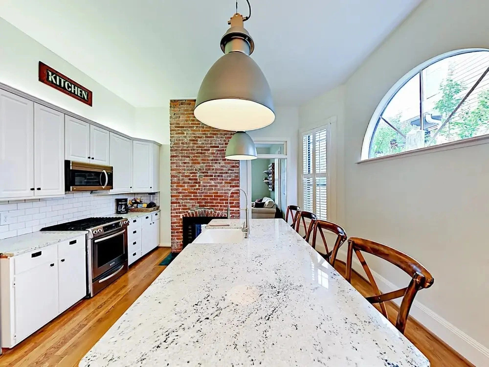 3Br Gorgeous Victorian House by RedAwning