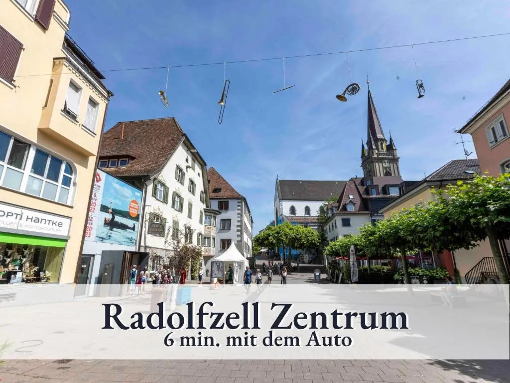 Große moderne Ferienwohnung in bester Bodenseelage l 1 Minute zum Bodensee l 2 Zimmer l Vollausgestattete Küche l Sonnenbalkon l WLAN l Willkommen im Apartment Güttingen