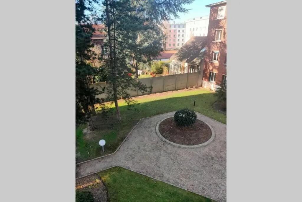 Logement entier+ jardin privé et parking 2places