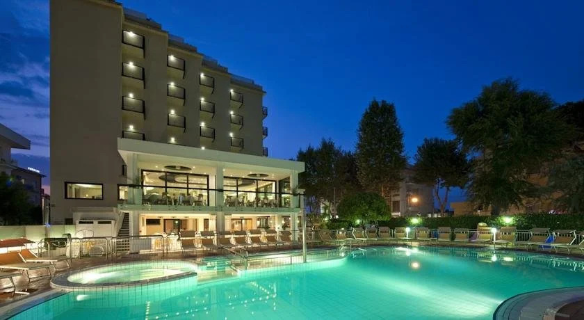 Hotel 2000