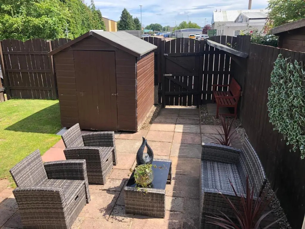 Delightful, Central 3 Bedroom House with Garden & Free Parking