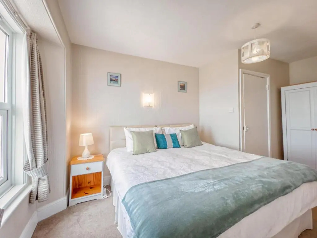 Apartment 1 Large Studio Sea Front- Sea Views- Free Parking