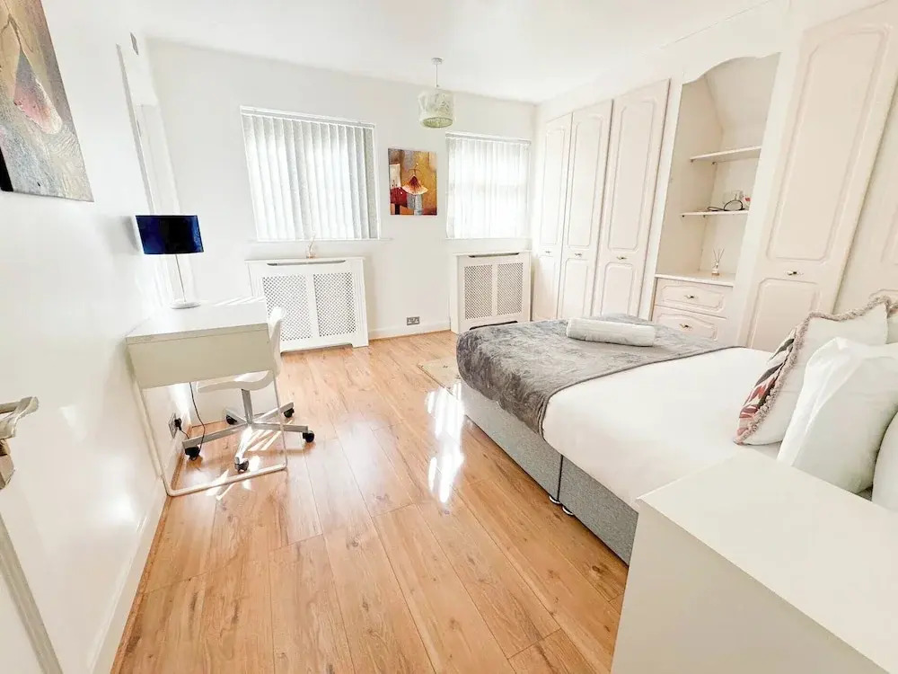 Large 8 Bedroom House in Edgbaston