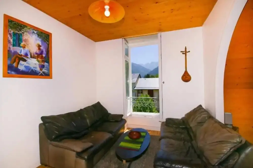 VILLA ILIXON - Appartements privés proche du centre de Luchon, parking, billard, jardin