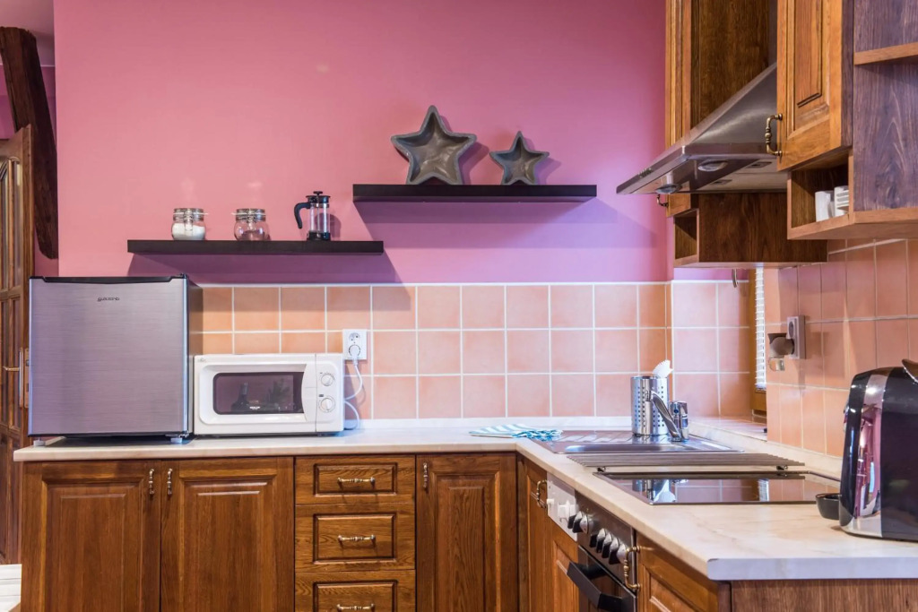 Spacious and Quiet Attic Flat in Centre